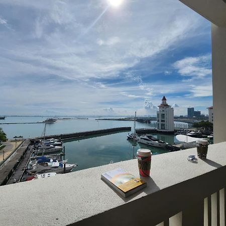 Straits Quay Marina Suites Penang By Aurorahomes Bagan Jermal Экстерьер фото