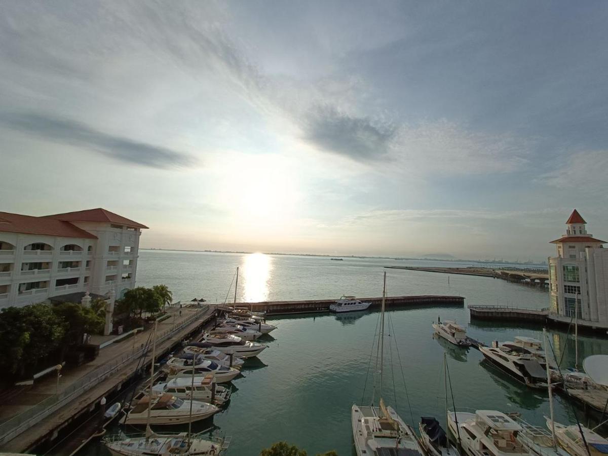 Straits Quay Marina Suites Penang By Aurorahomes Bagan Jermal Экстерьер фото