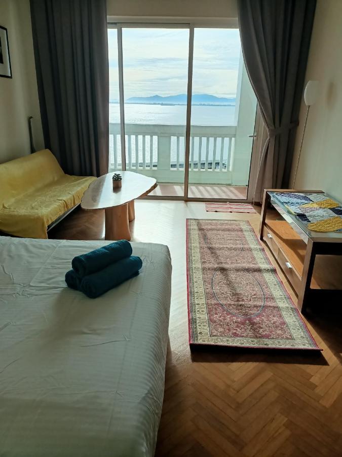 Straits Quay Marina Suites Penang By Aurorahomes Bagan Jermal Экстерьер фото