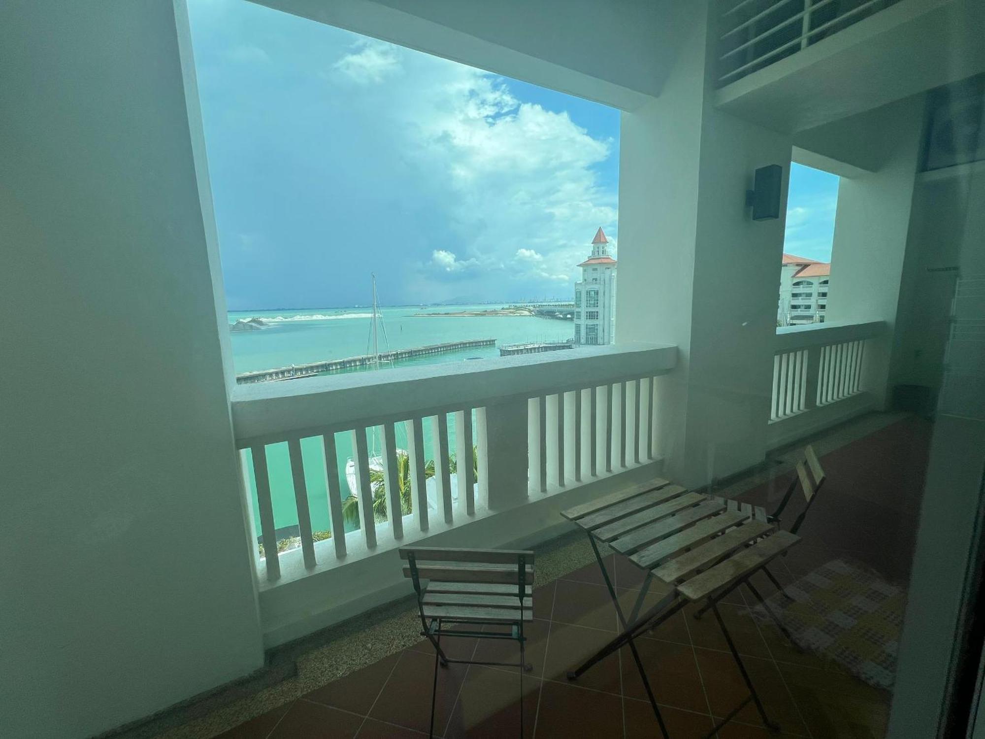 Straits Quay Marina Suites Penang By Aurorahomes Bagan Jermal Экстерьер фото